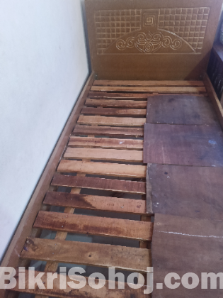 সিংগেল খাট নতুনের মতো